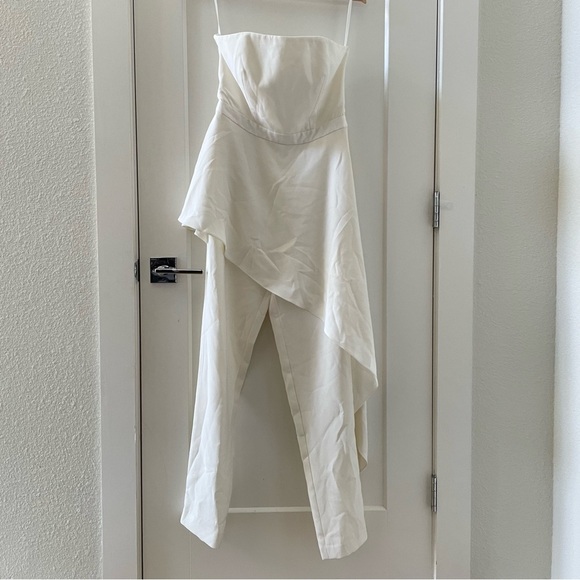 AQ/AQ Adelia White Jumpsuit Asymmetric Strapless Jumpsuit Size 8 - Picture 4 of 12